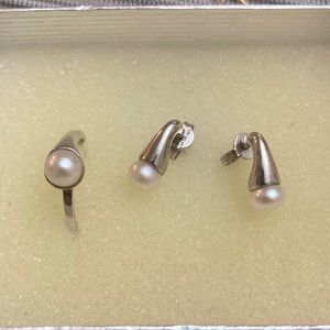 Pearl and sterling silver ring and earring set